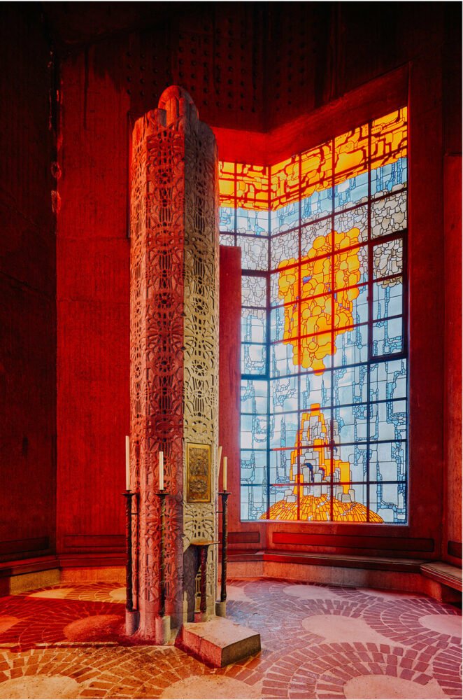 david altrath 捕捉德国内维日斯的野兽派“mariendom”教堂，其屋顶如同水晶