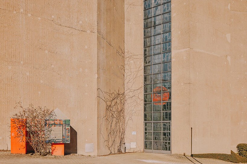 david altrath 捕捉德国内维日斯的野兽派“mariendom”教堂，其屋顶如同水晶