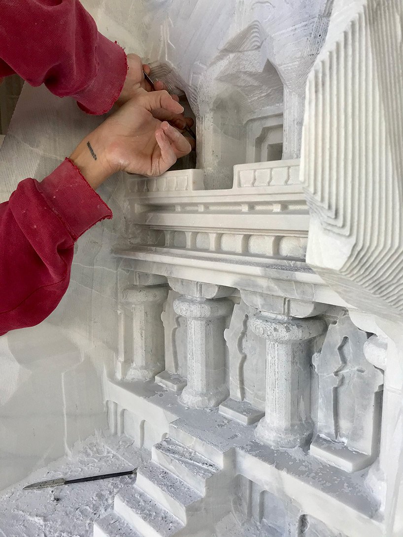 达菲伦敦用手工雕刻的大理石“文明”桌子向古代建筑致敬