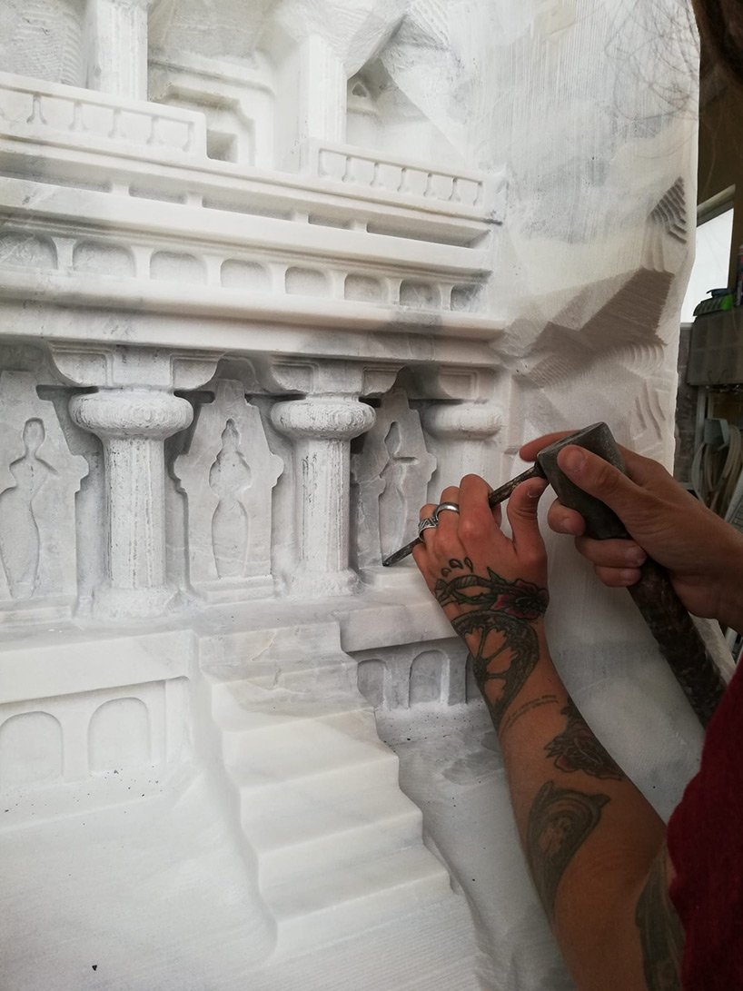 达菲伦敦用手工雕刻的大理石“文明”桌子向古代建筑致敬