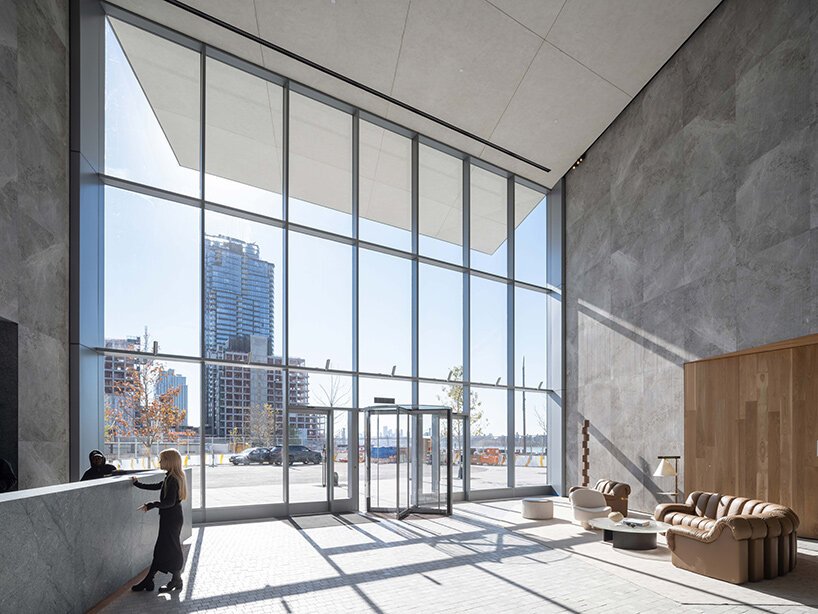 OMA 以新竣工的“鹰 + 西”塔楼点缀布鲁克林海滨 OMA 以新竣工的“鹰 + 西”塔楼点缀布鲁克林海滨