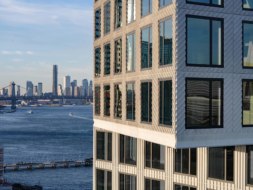 OMA 以新竣工的“鹰 + 西”塔楼点缀布鲁克林海滨 OMA 以新竣工的“鹰 + 西”塔楼点缀布鲁克林海滨