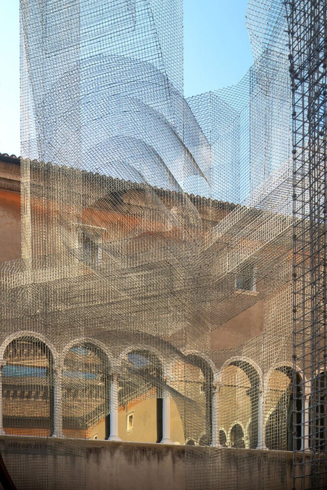 edoardo tresoldi 设想了但丁位于拉维纳的幽灵城堡以及新完成的“骶骨”