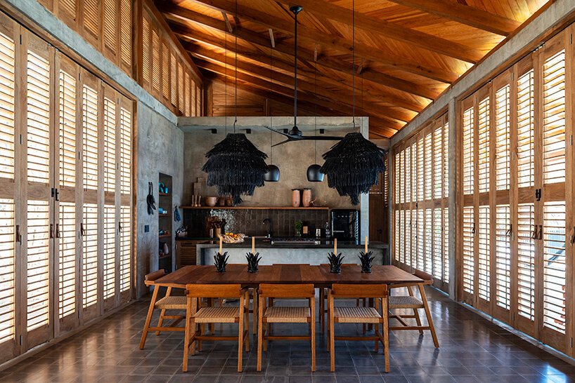 em-estudio 的 la extraviada 住宅暗示了瓦哈卡州上空的一群巨石