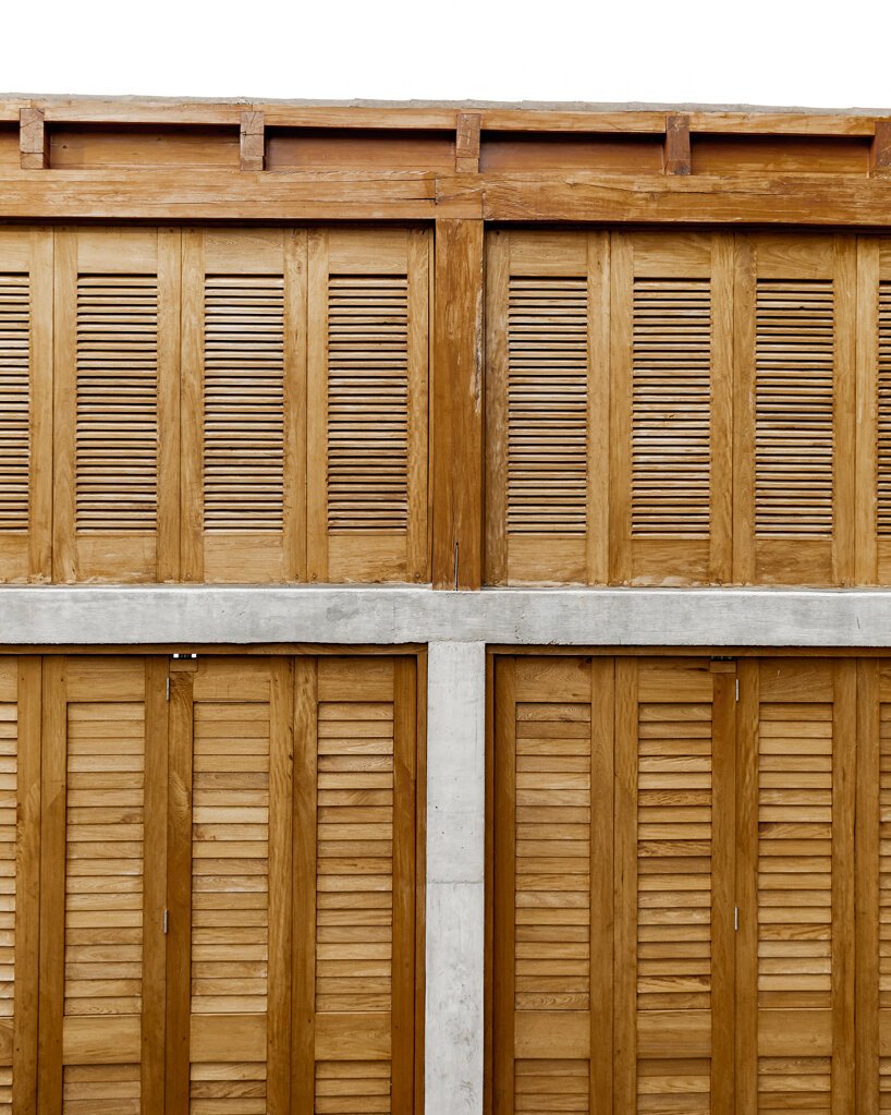 em-estudio 的 la extraviada 住宅暗示了瓦哈卡州上空的一群巨石