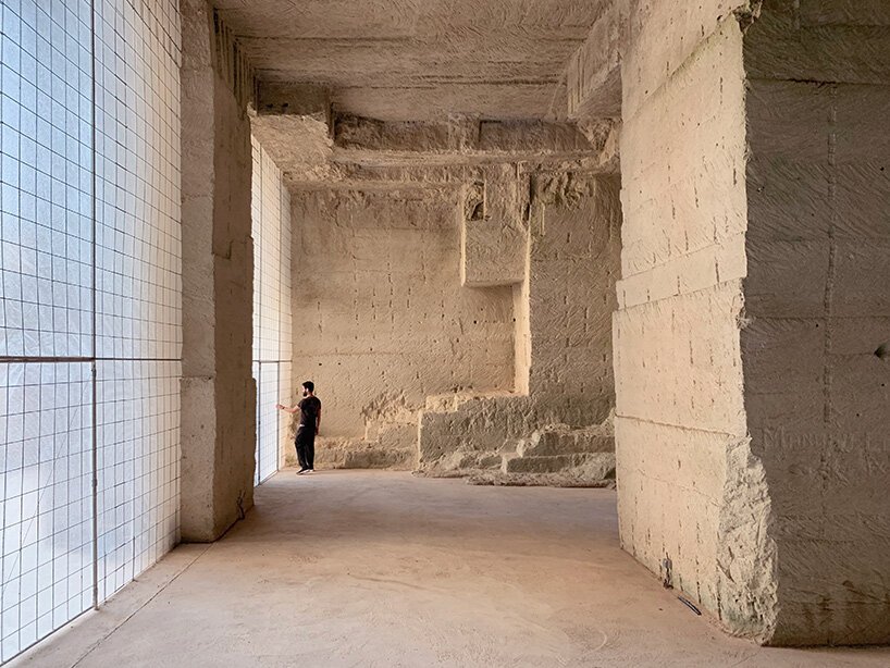 ensamble 工作室发掘了梅诺卡岛地下“ca'n terra”的新图像 ensamble 工作室发掘了梅诺卡岛地下“ca'n terra”的新图像