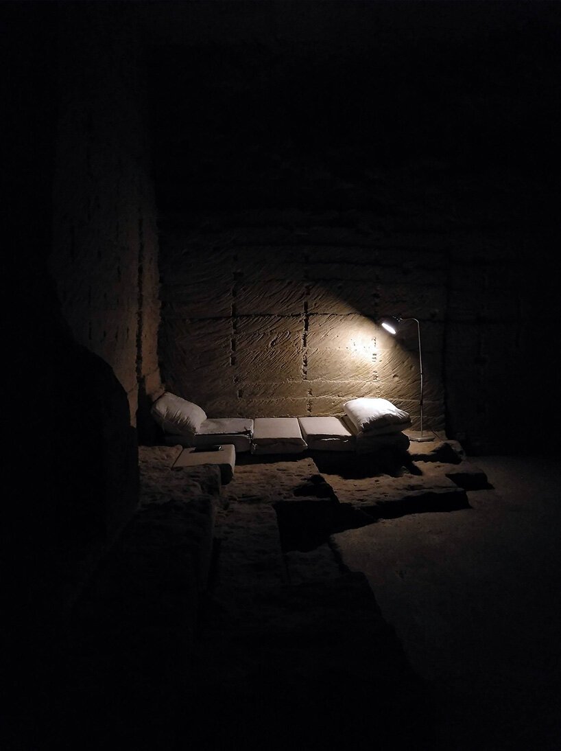 ensamble 工作室发掘了梅诺卡岛地下“ca'n terra”的新图像 ensamble 工作室发掘了梅诺卡岛地下“ca'n terra”的新图像