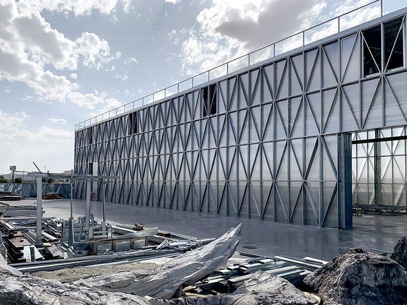 ensamble 工作室在马德里建立了自己的原型设计设施和制造实验室