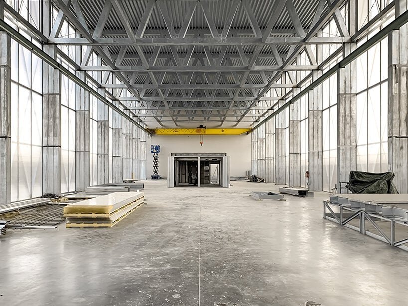 ensamble 工作室在马德里建立了自己的原型设计设施和制造实验室