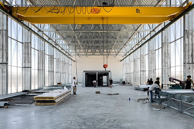 ensamble 工作室在马德里建立了自己的原型设计设施和制造实验室