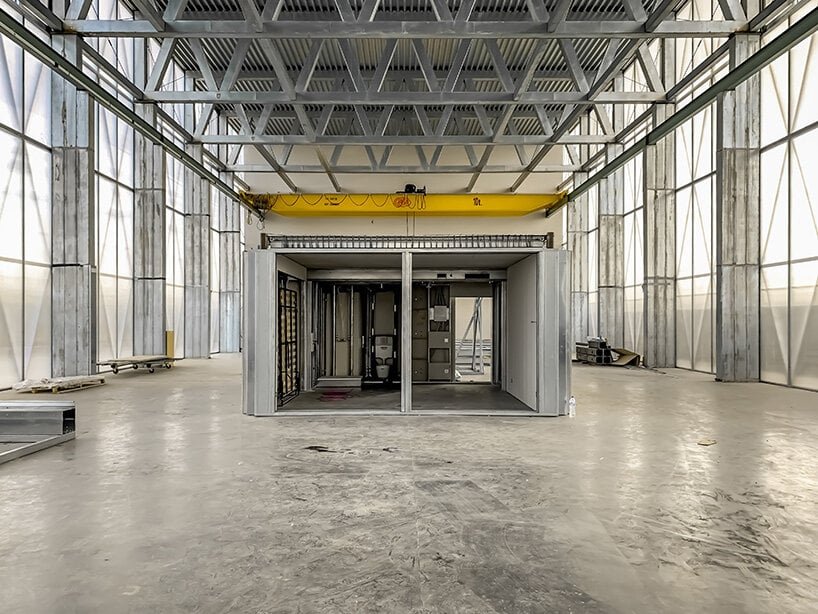 ensamble 工作室在马德里建立了自己的原型设计设施和制造实验室