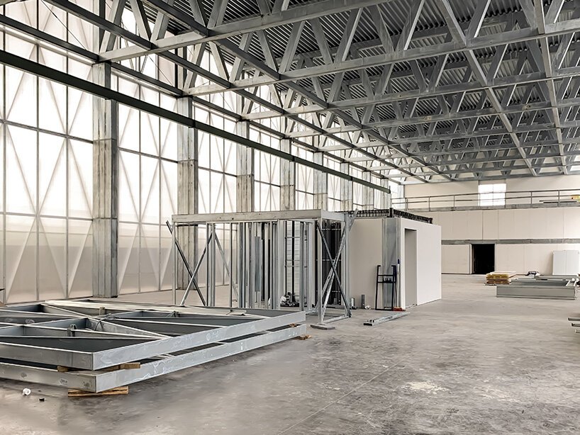 ensamble 工作室在马德里建立了自己的原型设计设施和制造实验室