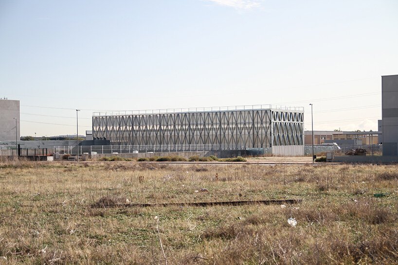 ensamble 工作室在马德里建立了自己的原型设计设施和制造实验室