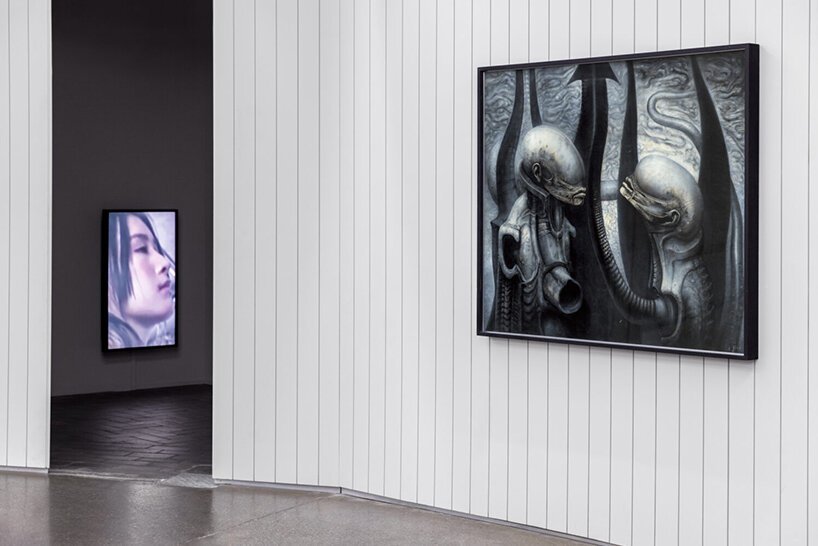 柏林的“HR giger & mire lee”反乌托邦宇宙融合了色情、暴力和死亡 柏林的“HR giger & mire lee”反乌托邦宇宙融合了色情、暴力和死亡