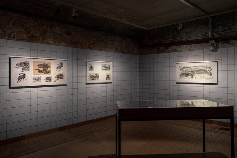 柏林的“HR giger & mire lee”反乌托邦宇宙融合了色情、暴力和死亡 柏林的“HR giger & mire lee”反乌托邦宇宙融合了色情、暴力和死亡