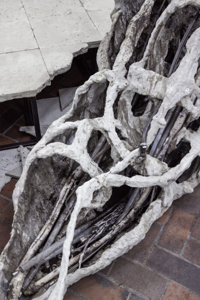 柏林的“HR giger & mire lee”反乌托邦宇宙融合了色情、暴力和死亡 柏林的“HR giger & mire lee”反乌托邦宇宙融合了色情、暴力和死亡