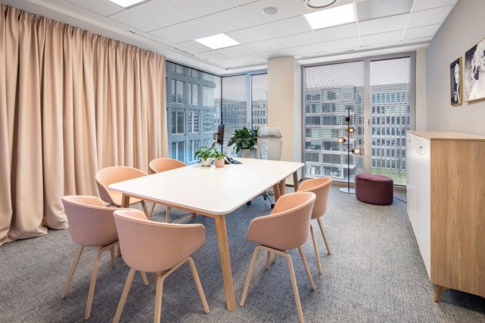 雅诗兰黛办事处 – 华沙