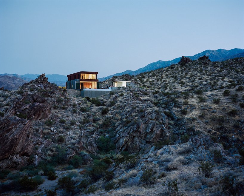 EYRC 的山脊山屋旨在与其沙漠环境相协调