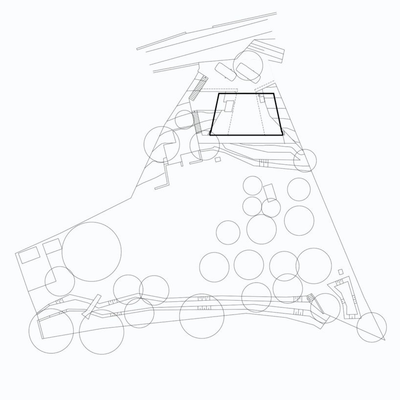 Studeny architekti 将混凝土壳屋嵌入斯洛伐克佩尔内克的山坡上