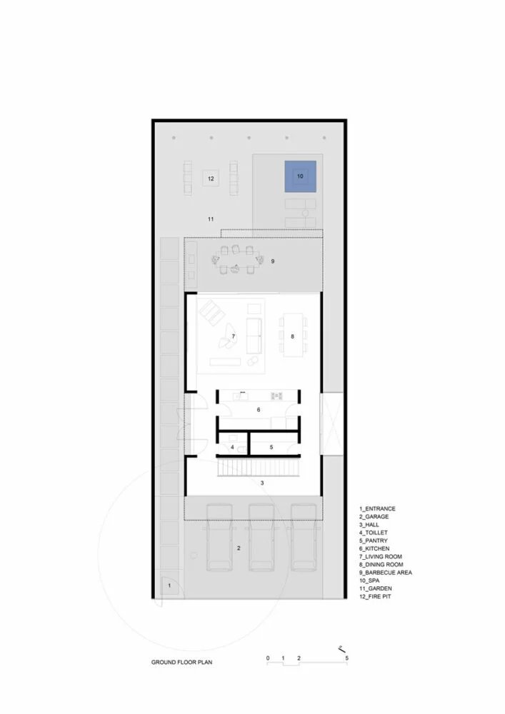 可操作的金属面板为巴西的便当屋提供了私密性和开放性