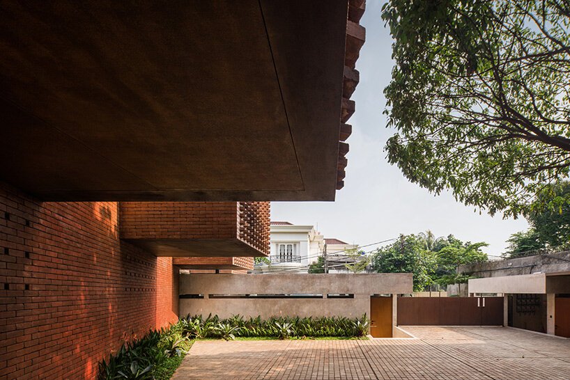 FFFAARRR 建筑工作室在雅加达建造了巨大的砖砌住宅区 FFFAARRR 建筑工作室在雅加达建造了巨大的砖砌住宅区