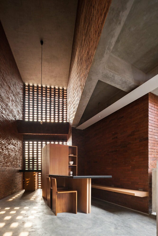 FFFAARRR 建筑工作室在雅加达建造了巨大的砖砌住宅区 FFFAARRR 建筑工作室在雅加达建造了巨大的砖砌住宅区