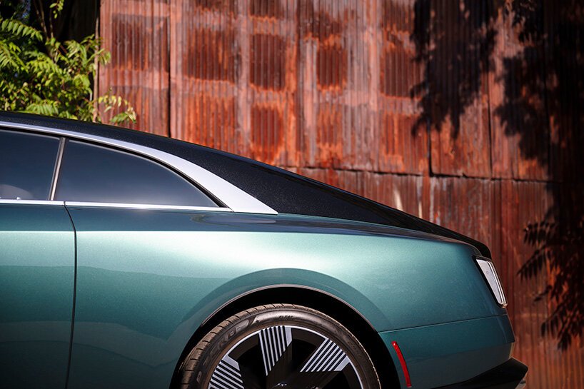 第一次驾驶：劳斯莱斯 Spectre 为著名的魔毯之旅带来电气化