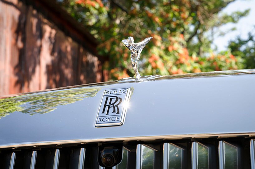 第一次驾驶：劳斯莱斯 Spectre 为著名的魔毯之旅带来电气化