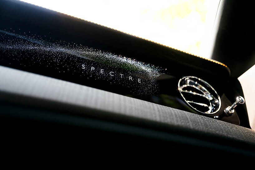 第一次驾驶：劳斯莱斯 Spectre 为著名的魔毯之旅带来电气化