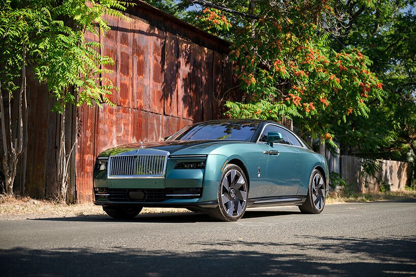 第一次驾驶：劳斯莱斯 Spectre 为著名的魔毯之旅带来电气化