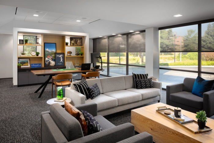 Clockwork Architecture + Design 设计的第一抵押贷款直接办公室