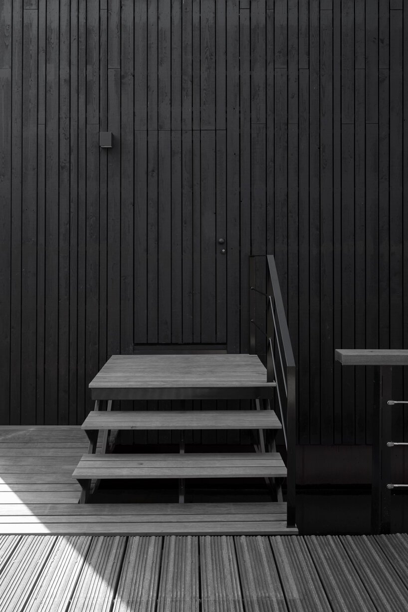 i29 建筑事务所完成了棱角分明的木屋,作为阿姆斯特丹漂浮村庄的一部分 i29 建筑事务所完成了棱角分明的木屋,作为阿姆斯特丹漂浮村庄的一部分