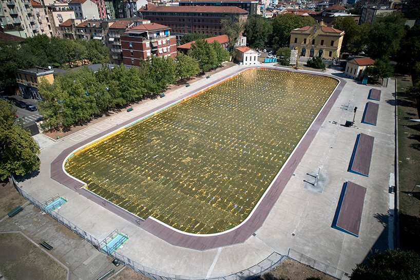 nari ward 的“镀金黑暗”由 nicola trussardi 基金会设计,反映了当今的社会问题 nari ward 的“镀金黑暗”由 nicola trussardi 基金会设计,反映了当今的社会问题