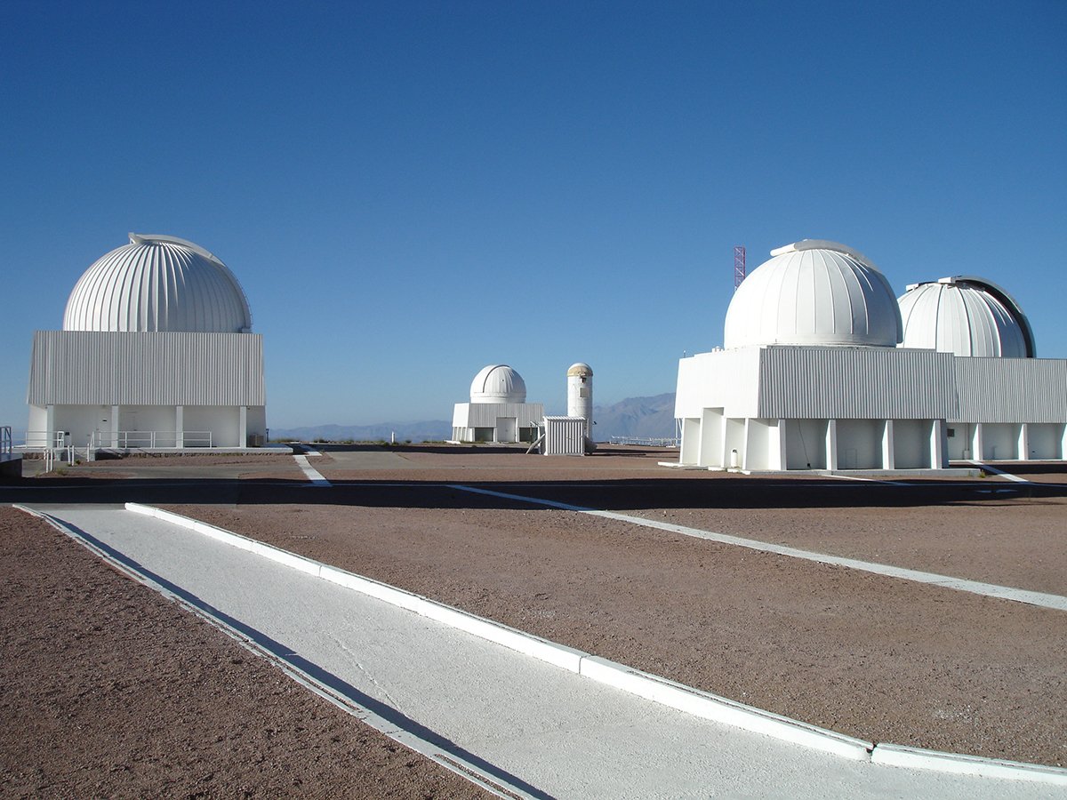 普拉达基金会全面开放其户外电影院，放映其电影系列“多重画布”