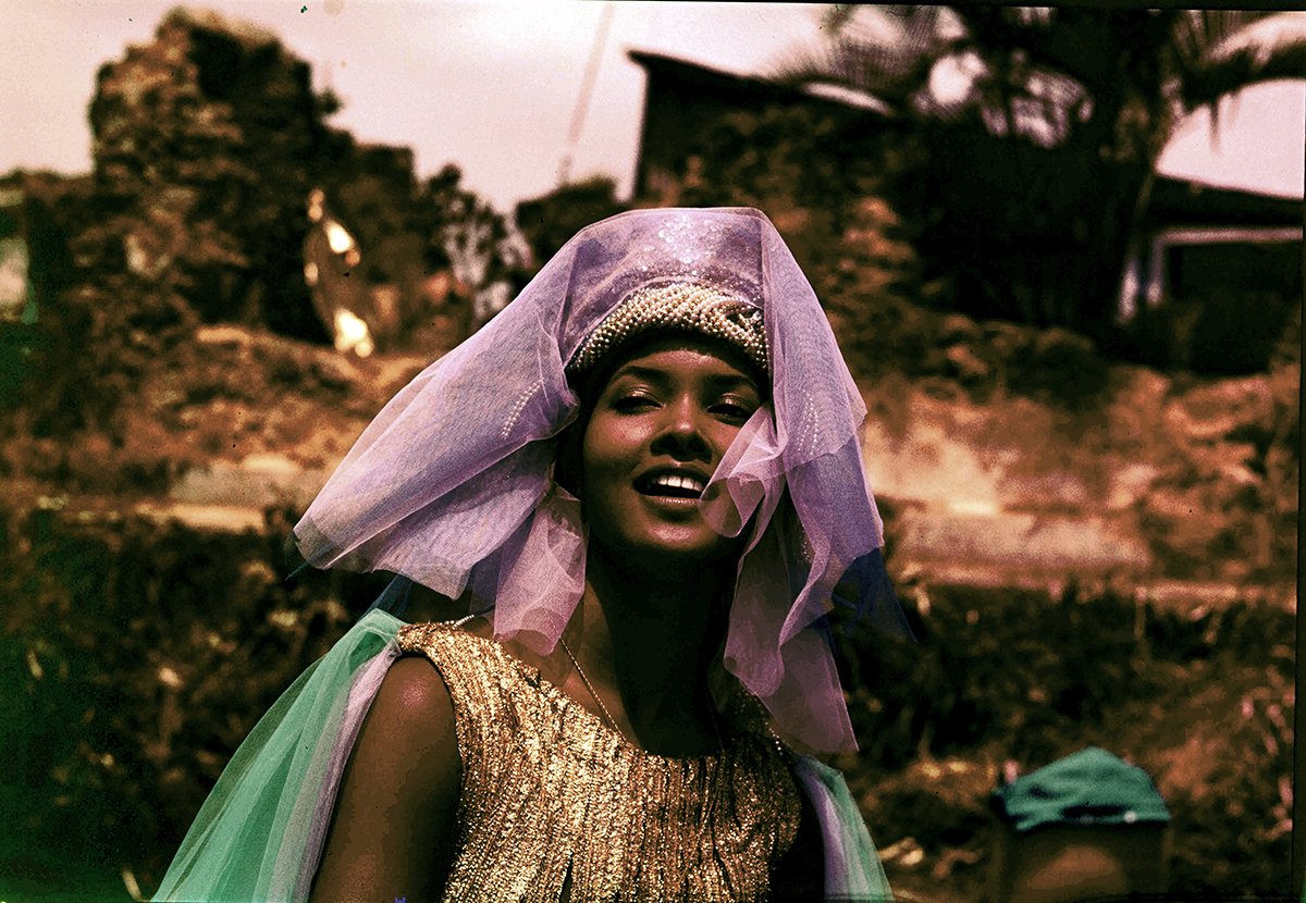 普拉达基金会全面开放其户外电影院，放映其电影系列“多重画布”