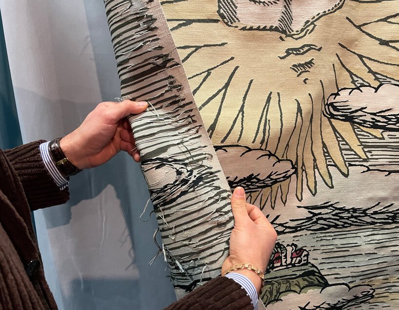 圣莫里茨 NOMAD 的 Fornasetti 手工编织挂毯上的太阳星星 圣莫里茨 NOMAD 的 Fornasetti 手工编织挂毯上的太阳星星