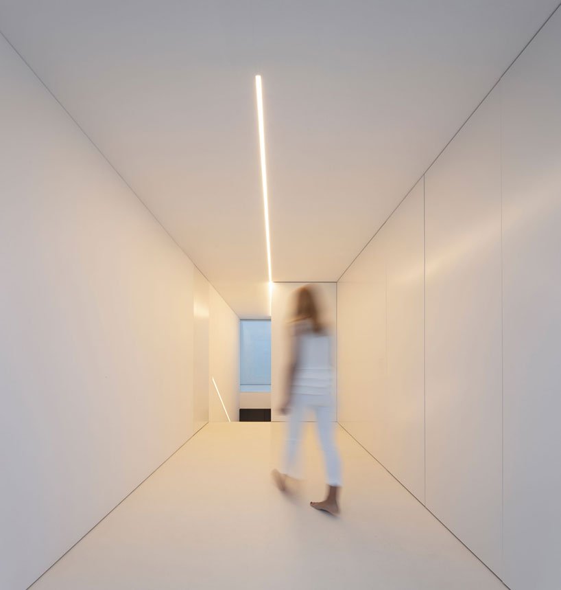 fran silvestre arquitectos 设计的“沉默之家”带有隐藏的高架露台 fran silvestre arquitectos 设计的“沉默之家”带有隐藏的高架露台