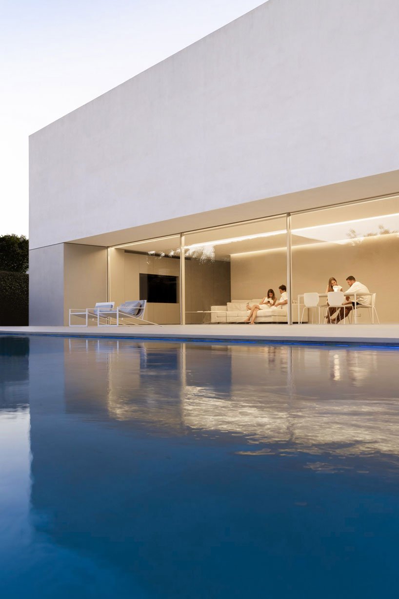fran silvestre arquitectos 设计的“沉默之家”带有隐藏的高架露台 fran silvestre arquitectos 设计的“沉默之家”带有隐藏的高架露台