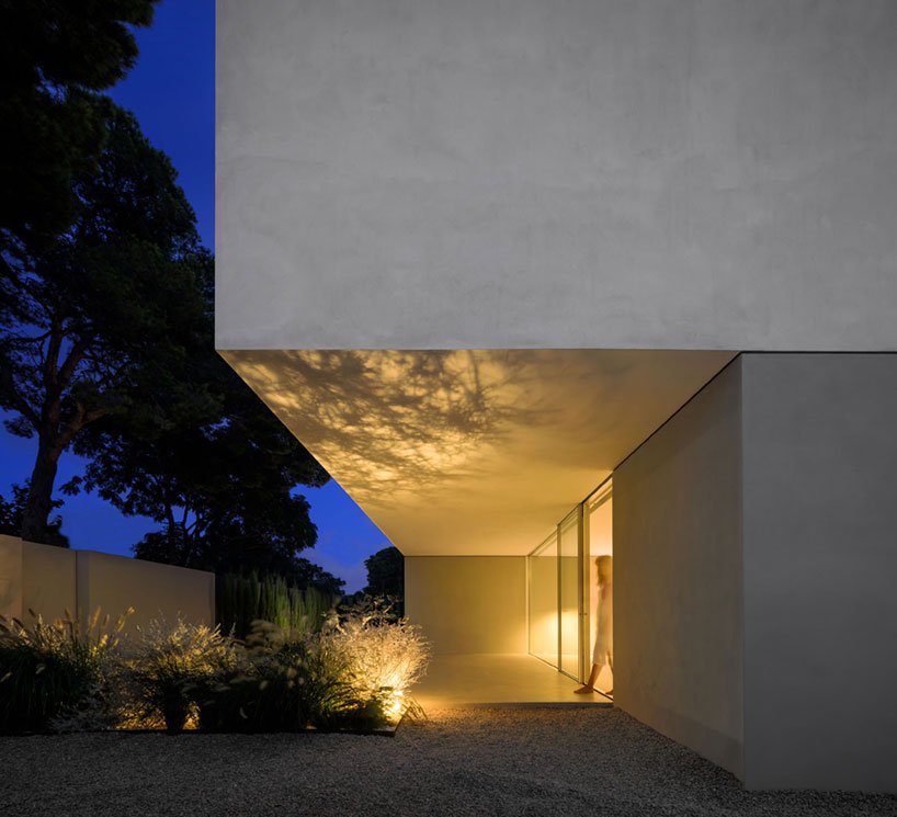 fran silvestre arquitectos 设计的“沉默之家”带有隐藏的高架露台 fran silvestre arquitectos 设计的“沉默之家”带有隐藏的高架露台