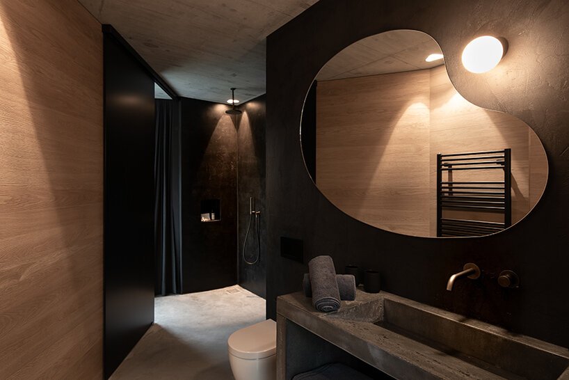 这座“自由形式”的房子绿草如茵,有机,融入意大利蒂罗尔的风景中 这座“自由形式”的房子绿草如茵,有机,融入意大利蒂罗尔的风景中