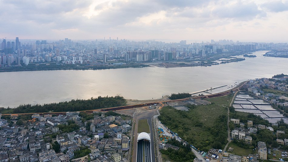 penda china 的三个雕塑隧道入口为海口增添了“超现实主义色彩” penda china 的三个雕塑隧道入口为海口增添了“超现实主义色彩”