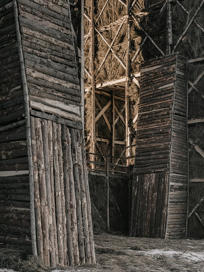 KATARSIS 在俄罗斯建造并烧毁了桥梁，作为变革和剧变的艺术象征