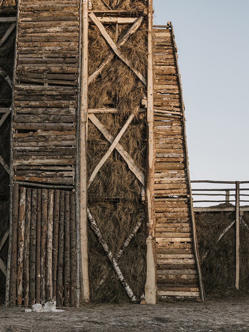 KATARSIS 在俄罗斯建造并烧毁了桥梁，作为变革和剧变的艺术象征