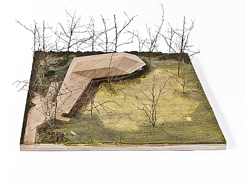 TANK 在法国北部的雕塑木屋顶下隐藏了“maison mouvaux” TANK 在法国北部的雕塑木屋顶下隐藏了“maison mouvaux”