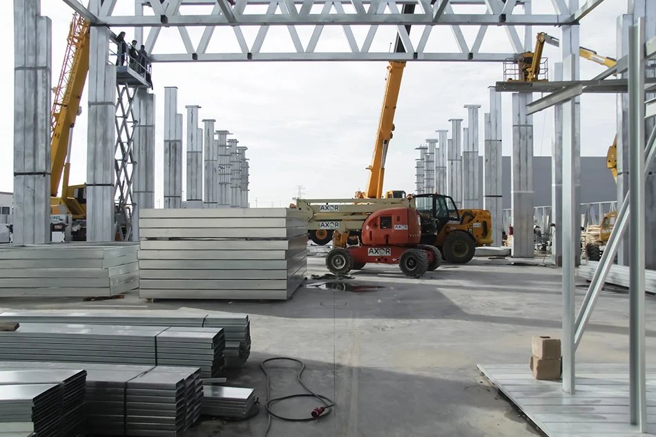 ensamble 工作室在马德里建立了自己的原型设计设施和制造实验室