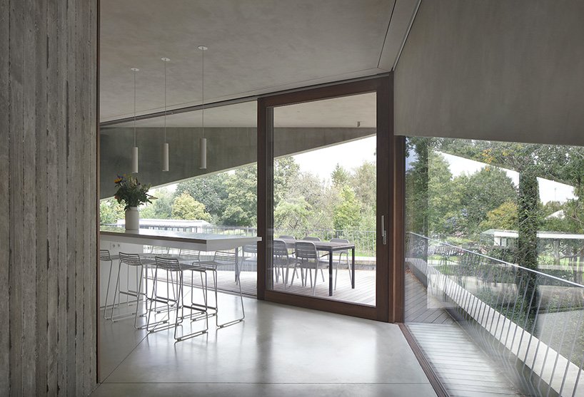 graux & baeyens 建筑事务所在比利时堆叠混凝土楔子形成“N-DP 住宅” graux & baeyens 建筑事务所在比利时堆叠混凝土楔子形成“N-DP 住宅”