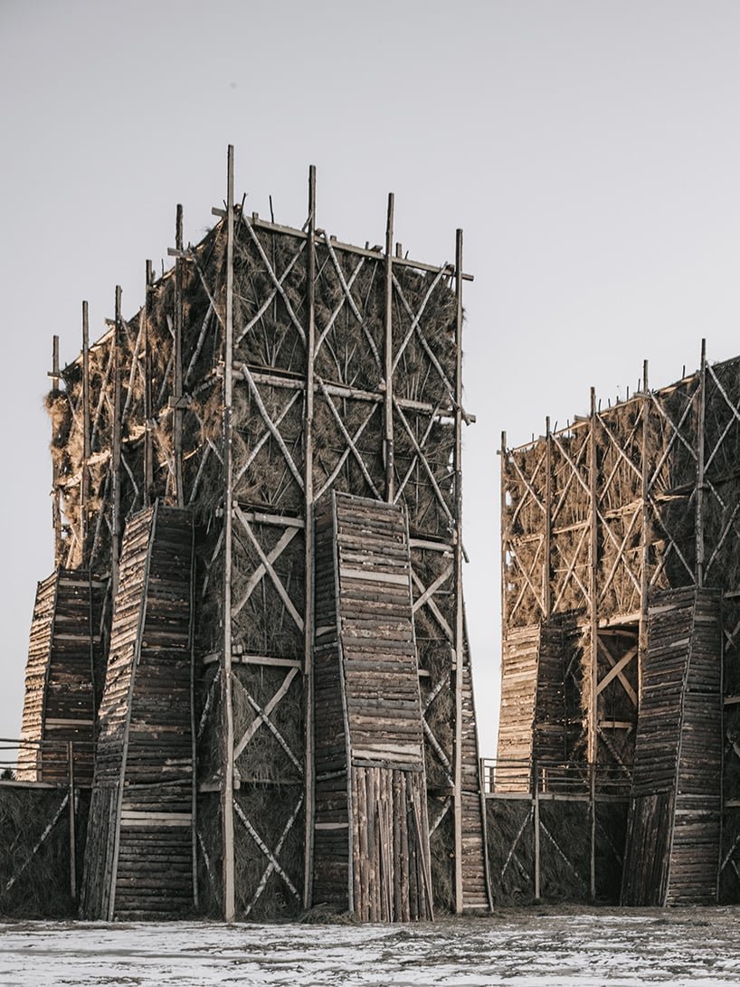 KATARSIS 在俄罗斯建造并烧毁了桥梁，作为变革和剧变的艺术象征