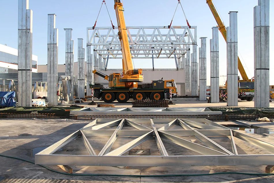 ensamble 工作室在马德里建立了自己的原型设计设施和制造实验室