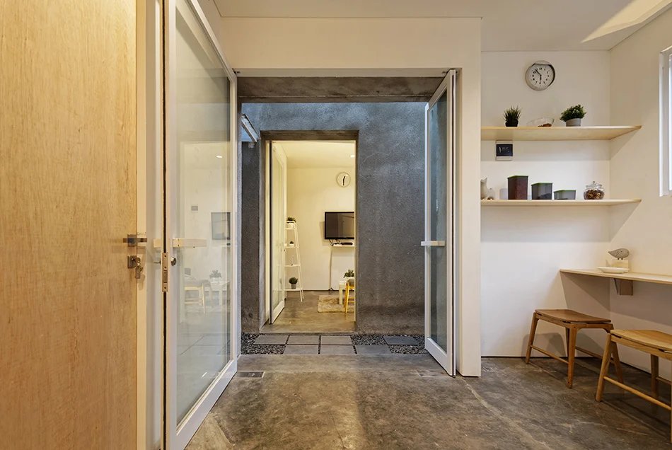 DELUTION 的“双胞胎”是位于印度尼西亚的两栋拥有综合植被的房屋 DELUTION 的“双胞胎”是位于印度尼西亚的两栋拥有综合植被的房屋