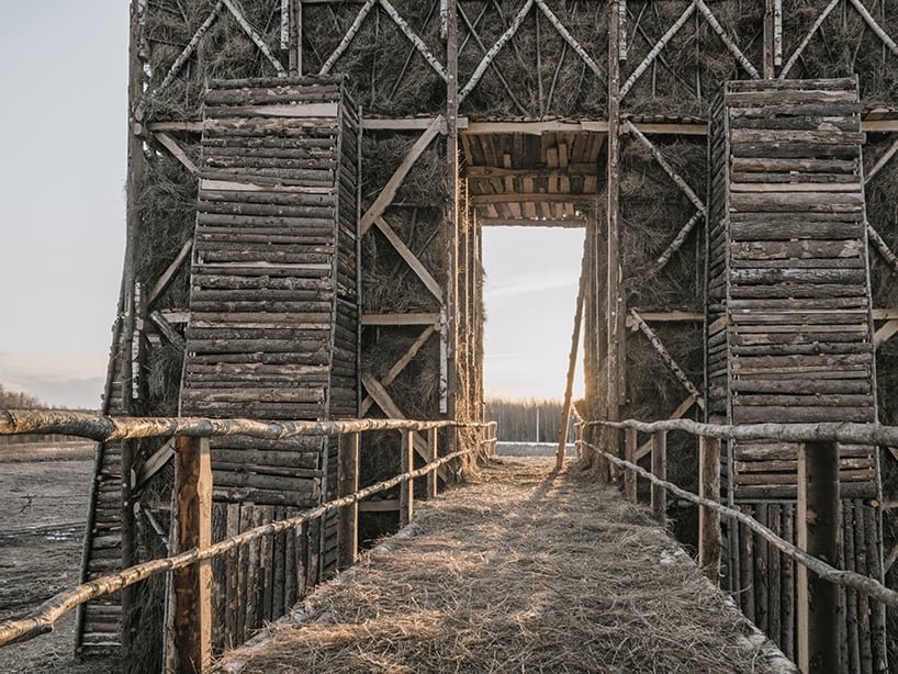 KATARSIS 在俄罗斯建造并烧毁了桥梁，作为变革和剧变的艺术象征